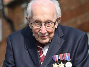 45 milyon dollar toplamış 100 yaşlı polkovnik COVID-19-a yoluxub