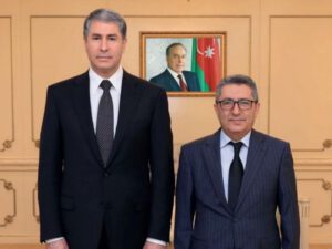 Vilayət Eyvazov Sadiq Gözəlovu təltif etdi