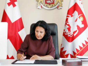 Zurabişvili yeni baş naziri TƏSDİQLƏDİ