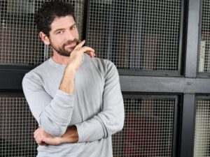 “Həyat yoldaşının xəyanətinə uğramaq çox ağırdır” – Məşhur aktyor ETİRAF ETDİ