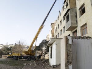 “Məcburi qaydada bəzi sakinlər binadan çıxarılır”