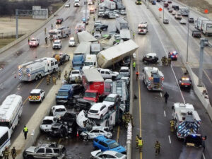 ABŞ-da 100 maşın toqquşdu: 6 nəfər öldü, 36 yaralı var