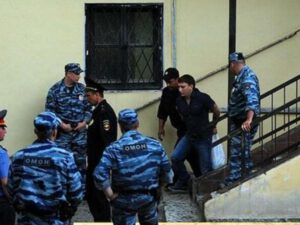 “Xüsusi təyinatlılar” azərbaycanlı “qanuni oğru”nun qarşısında diz çökdü