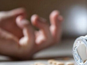 Bakıda gənz qız zəhər içib özünü öldürmək istədi