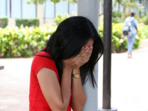 Ana 15 yaşlı qızını kişi ilə tutdu: “Yataq otağında…” – Məhkəmə