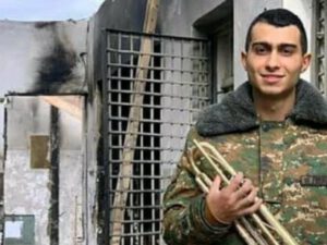 Erməni əsgəri zurnasını götürüb QAÇDI-FOTO