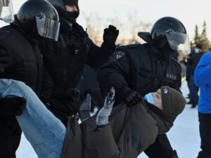 Moskvada etirazlar şiddətləndi – POLİSLƏ TOQQUŞMA