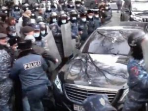 SON DƏQİQƏ: Nikol Paşinyan öldürlüb? – Avtomobilinə silahlı hücum…