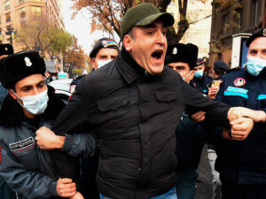 Yerevanda növbəti gərginlik – 25 nəfər saxlanıldı