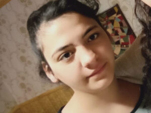 Bakıda 17 yaşlı qız xəstəxanadan qaçdı: “27 gündür xəbər yoxdur” – FOTO