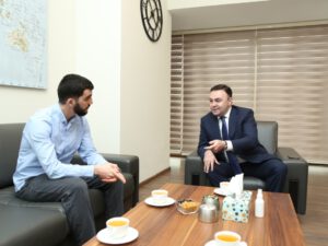 Deputat Elnur Allahverdiyev sahibkarlıq və Fəxri konsul fəaliyyətinə aydınlıq gətirdi – MÜSAHİBƏ