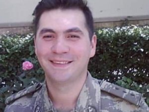 Snayperin vurduğu baş leytenant – “Azad etdiyi torpaqdan gətirib məzarına səpdim” – Şəhid ATASI