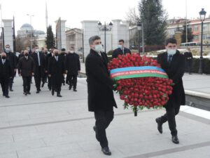 Əli Əsədov Ankarada Heydər Əliyev parkını ziyarət etdi – FOTO