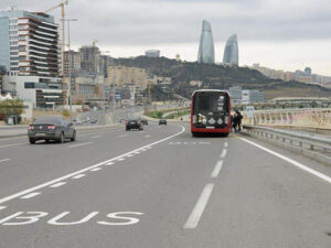 Avtobus zolaqlarının 24 saat qüvvədə olduğu küçə və prospekt AÇIQLANDI