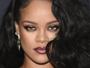 Rihanna onu 29-cu mərtəbədən atmaq istəyən adamın kimliyini açıqlayıb – FOTOLAR