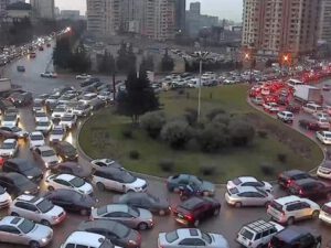Bakıda bəzi ərazilərdə tıxac yaranıb, avtobuslar gecikir – SİYAHI+FOTO