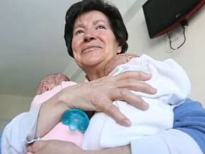 İspaniyada 64 yaşında əkiz doğan qadının uşaqları əlindən alınıb – FOTO