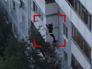 SON DƏQİQƏ! Bakıda DƏHŞƏTLİ hadisə: İki yeniyetmə qız özünü BİNADAN ATDI