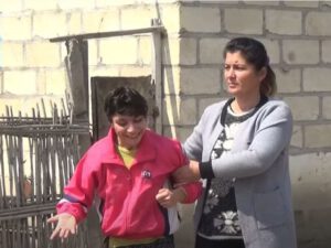 Əlilliyi olan 18 yaşlı qızın pensiyası kəsilib – VİDEO
