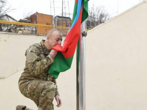 Prezident Hadrutda Azərbaycan bayrağını ucaltdı – FOTO