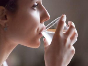 Alimlərdən XƏBƏRDARLIQ: İçmədiyiniz hər damla bəlaya çevriləcək