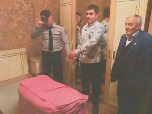 Bakıda yaşadığı qadının başını kəsən şəxs: “Dedi ki, arvadını at, gəl mənimlə yaşa” – VİDEO