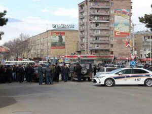 Xankəndidə gərginlik: Əsas yollar bağlandı