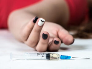 Ata qızına heroin vuraraq öldürüb – Rəsmi açıqlama