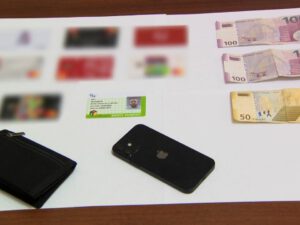 Bakıda “İphone-12” oğurlayan qadınlar saxlanıldı – FOTO