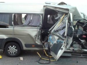 Biləsuvarda mikroavtobus qəzaya uğrayıb, ölən və yaralananlar var  – YENİLƏNİB