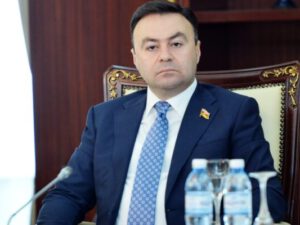 Deputat seçicilərinə verdiyi vədləri əməl edir