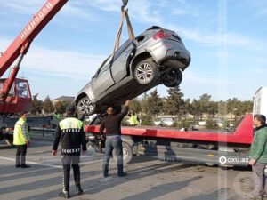Bakıda BMW “Mercedes”lə toqquşdu: Yaralanan var – FOTO