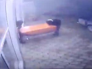 Bakıda törədilən şok cinayət kameralara düşdü – REAL GÖRÜNTÜLƏR/VİDEO