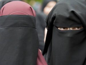 İctimai yerlərdə niqabdan istifadə qadağan olundu