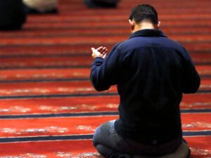 İcazəsiz namaz qılanlar CƏRİMƏLƏNƏCƏK