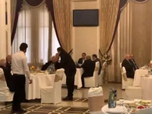 Bakının mərkəzində toy keçirildi – Polis basqın etdi/VİDEO