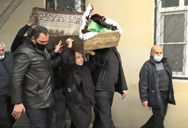 Rəmiş son mənzilə yola salınıb – VİDEO Rəmiş son mənzilə yola salınıb – VİDEO