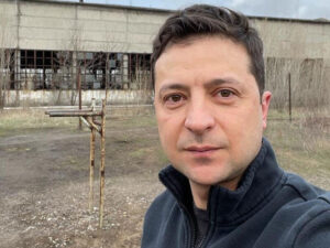Zelenski Donbasda görün nə etdi – FOTO