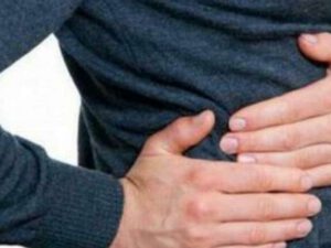 Sağ qabırğaaltı nahiyə niyə ağrayır? – TƏHLÜKƏLİ SİMPTOM