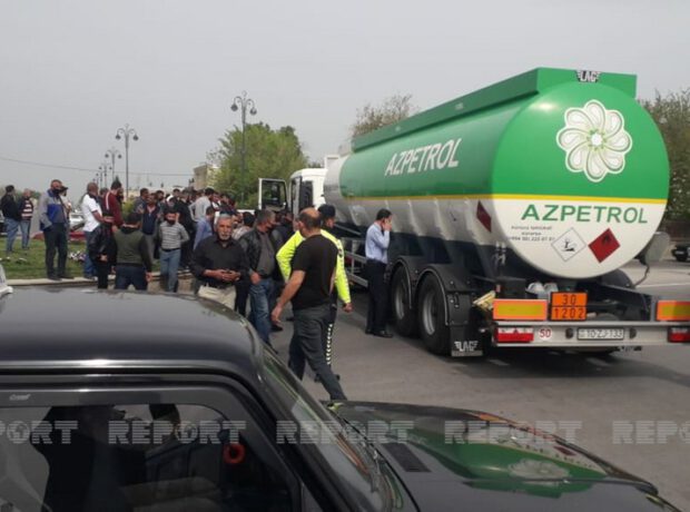 “Azpetrol”un yanacaq daşıyan maşını piyadanı vuraraq öldürüb “Azpetrol”un yanacaq daşıyan maşını piyadanı vuraraq öldürüb
