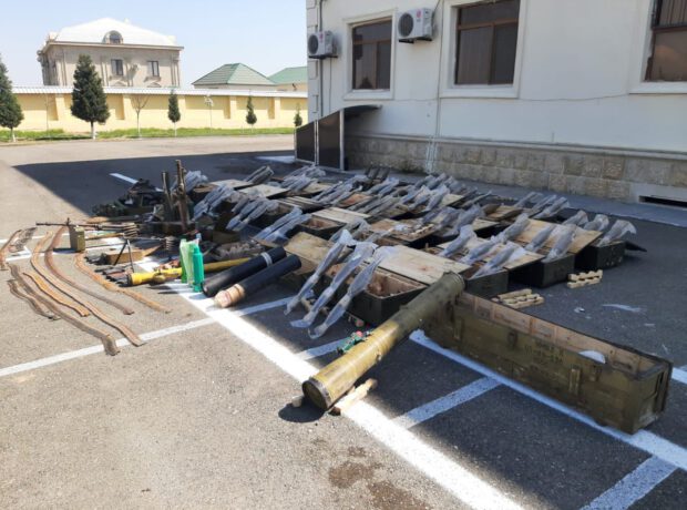 Füzulidə xeyli sayda silah-sursat aşkar edildi – FOTO Füzulidə xeyli sayda silah-sursat aşkar edildi – FOTO