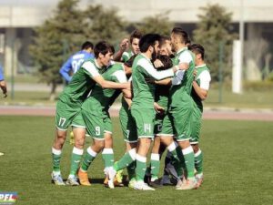 Azərbaycanda futbolçu və məşqçilər maska taxmadığı üçün klub cərimələndi