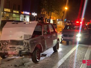 Bakıda sürücü qəza törətdi maşını yandı, özü isə döyüldü – FOTO