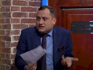 Mirələmova ŞEİR YAZDILAR: Əl uzatdı qızın… – VİDEO