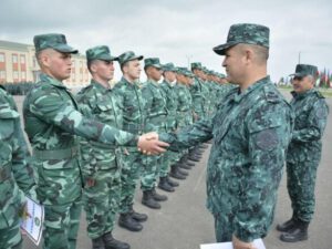Bir qrup hərbi qulluqçu­ tərxis edildi