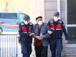 Evə gələn qayınata gəlinini sevgilisi ilə yataq otağında tutdu