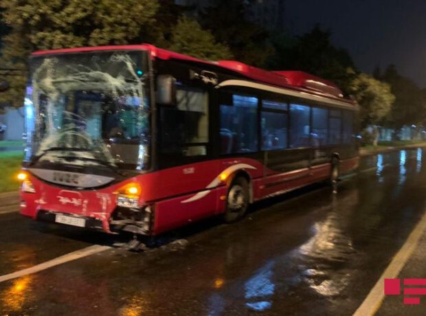 “Bakubus” avtobusları qəzaya uğrayıb – Foto “Bakubus” avtobusları qəzaya uğrayıb – Foto