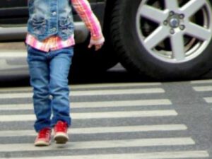Azərbaycanda yol polisi avtomobillə azyaşlını vuraraq öldürdü