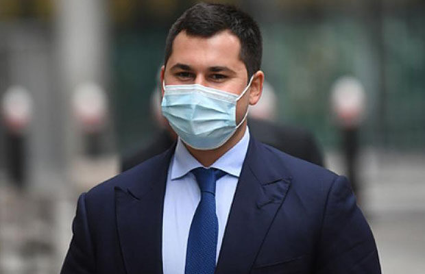 Fərhad Əhmədovun oğlu anasına 100 milyon dollar ödəməlidir Fərhad Əhmədovun oğlu anasına 100 milyon dollar ödəməlidir