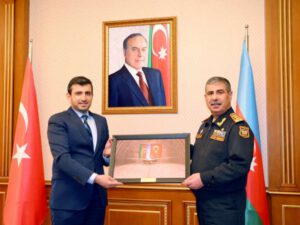 Müdafiə Naziri Zakir Həsənov Selçuk Bayraktarla görüşdü